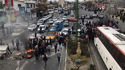خۆپیشاندانەکان تەشەنەی سەند؛ لە کوهدەشت ئەندامێکی بەسیج کوژرا