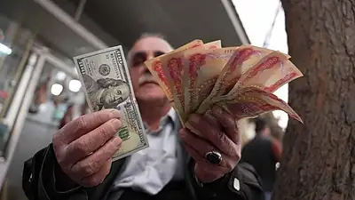 بازاڕ لە دووڕیاندا؛ زێڕ بەرزبووەوە و دۆلار ناجێگیرە