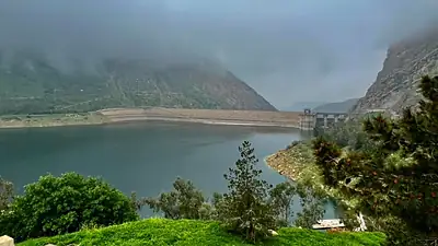 شەپۆلی سەرمای توند دەوامی بەشێک لە ناوەندەکانی خوێندنی ڕاگرت